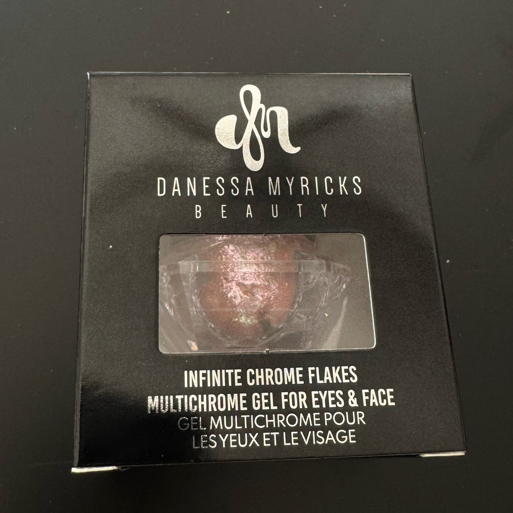 Danessa Myricks Beauty Infinite Chrome Flakes Multichrome Gel
